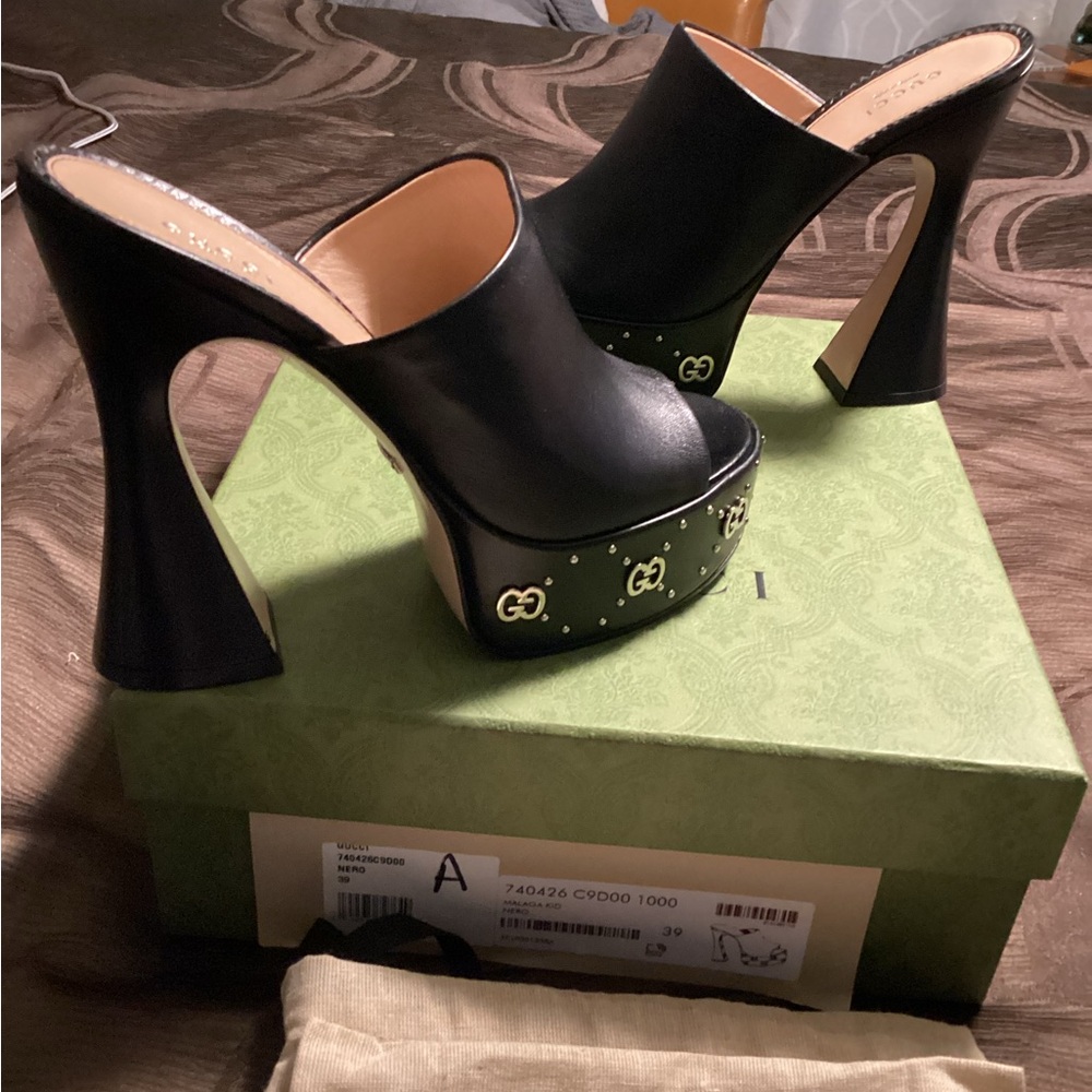 💯% Authentic GUCCI Black Leather Platform GG Logo Mules